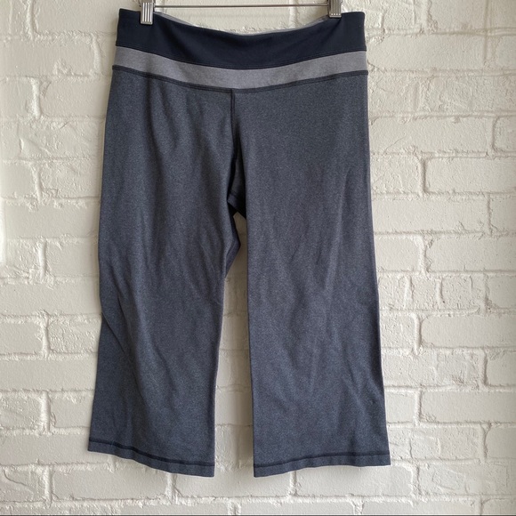 Lululemon Capri Athletic Pants Gray Sz 8 - Picture 3 of 16